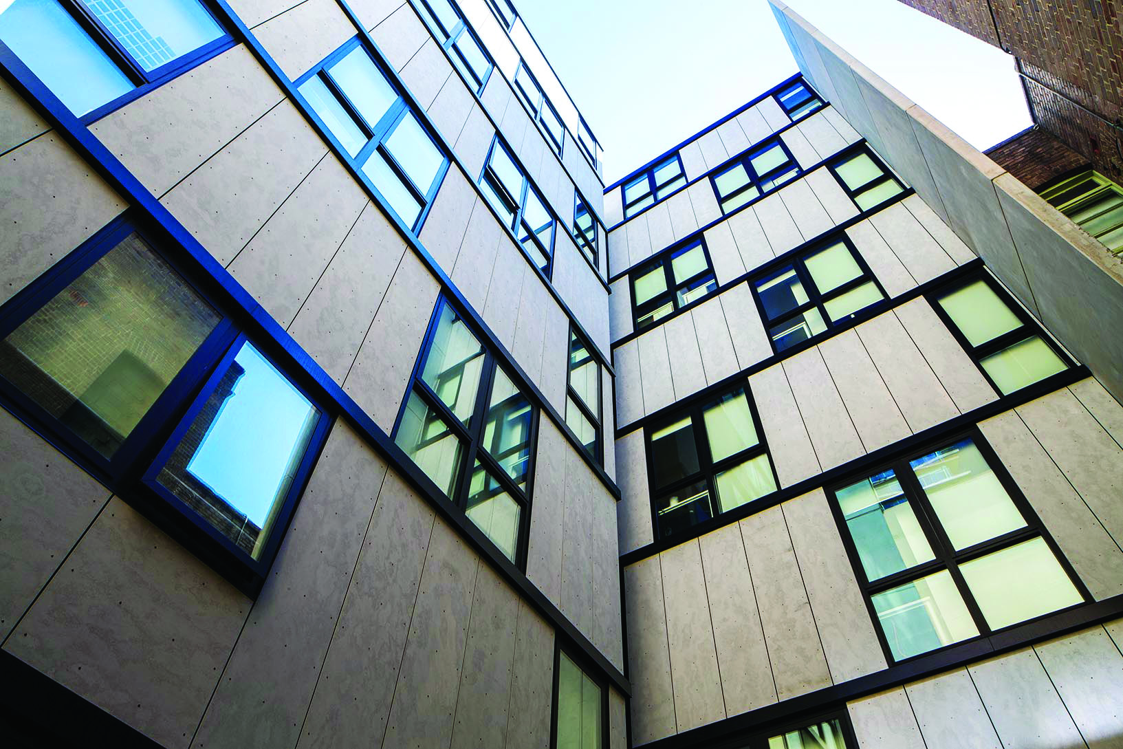 The cladding, made from REDCOR® weathering steel in the steel grade HW350A was chosen for Iglu Central Student Accommodation, to give the building a striking identity, and for its low maintenance requirements.