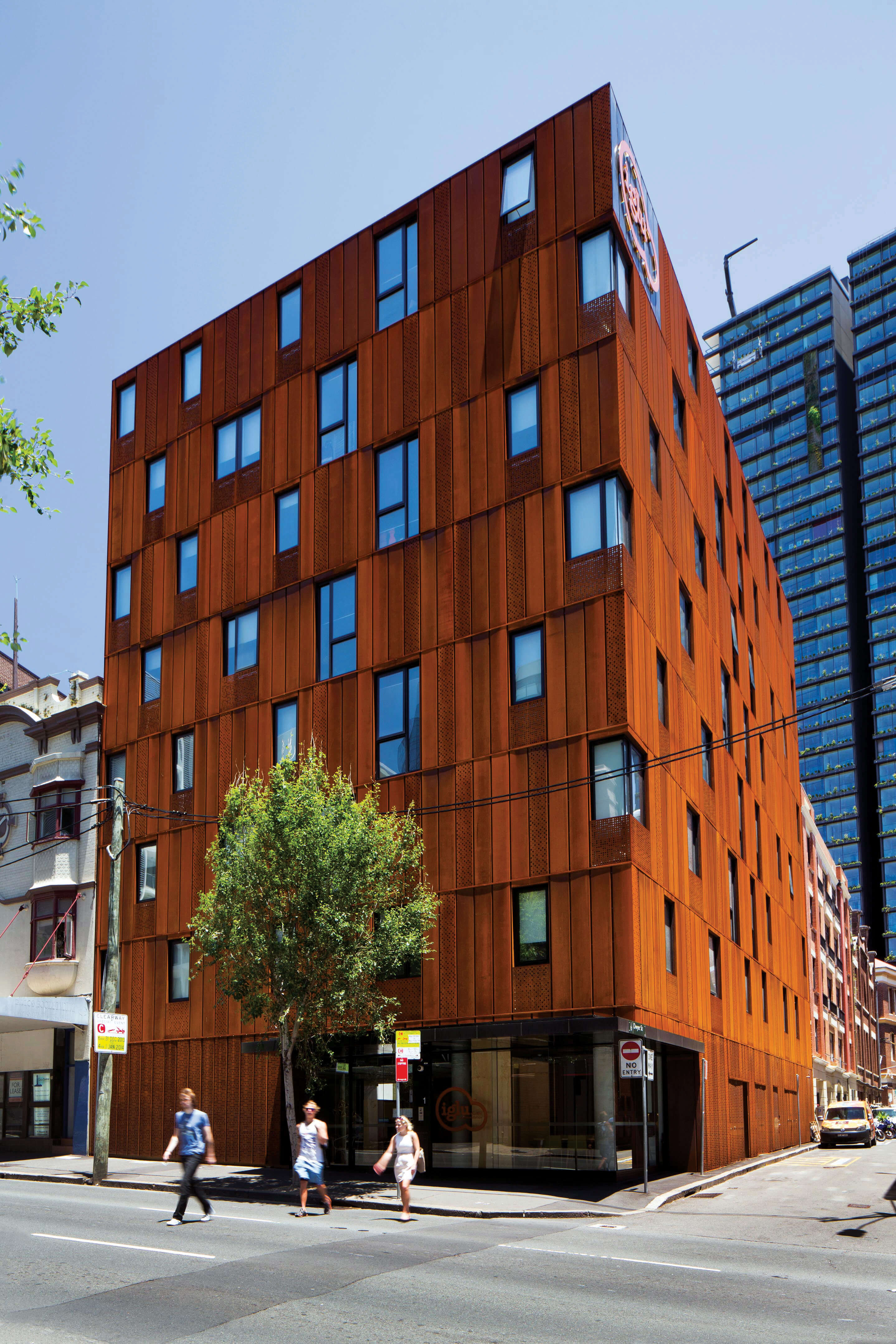 The cladding, made from REDCOR® weathering steel in the steel grade HW350A was chosen for Iglu Central Student Accommodation, to give the building a striking identity, and for its low maintenance requirements.