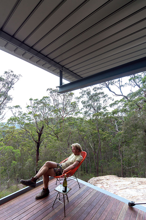 This bush retreat combines the brutal posturing of prosaic shipping containers with the refined elegance of a soaring lightweight roof made from COLORBOND® steel in LYSAGHT KLIP-LOK® 700 profile, in the colour Ironstone®