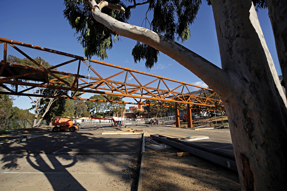 Deakin University Pedestrian Bridge contains approximately 200 tonnes of BlueScope REDCOR® weathering steel in grade WR350L0 and HW350.