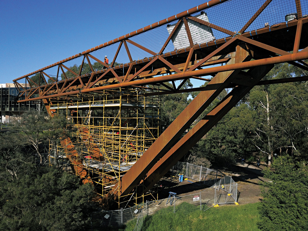 Deakin University Pedestrian Bridge contains approximately 200 tonnes of BlueScope REDCOR® weathering steel in grade WR350L0 and HW350.