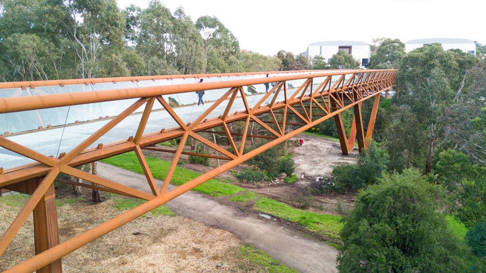 Deakin University Pedestrian Bridge contains approximately 200 tonnes of BlueScope REDCOR® weathering steel in grade WR350L0 and HW350.