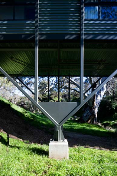 Bridge House has roofing, cladding flashing, cappings and gutters made from COLORBOND® steel in the colour Windspray® and flooring made from LYSAGHT BONDEK® profile under concrete slab.
