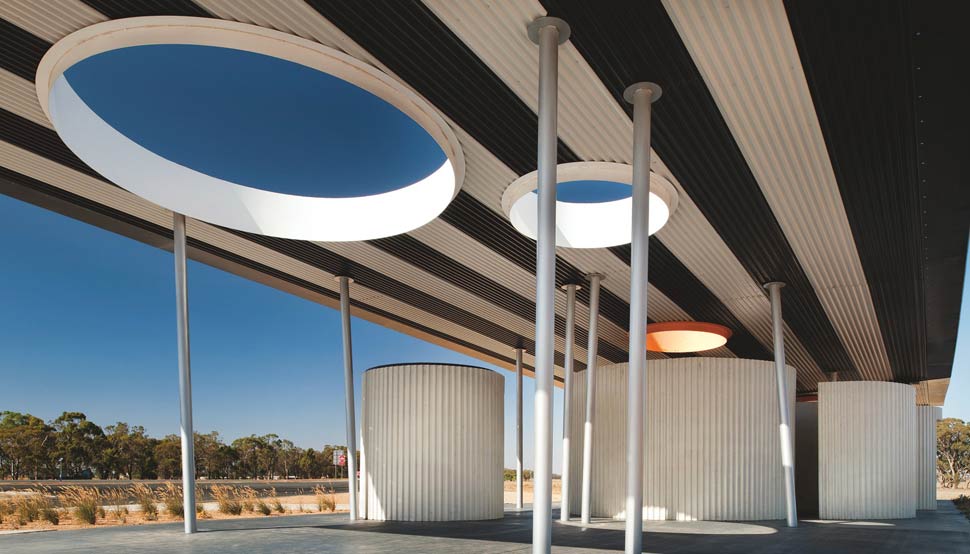 Calder Woodburn Rest Area (CWRA) located on approach to Shepparton from Melbourne on the Goulburn Valley Highway, uses roofing and celing cladding made from COLORBOND® steel in the colours Nightsky® and Surfmist®
