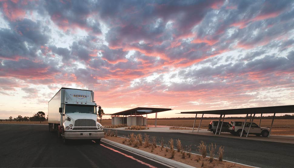 Calder Woodburn Rest Area (CWRA) located on approach to Shepparton from Melbourne on the Goulburn Valley Highway, uses roofing and celing cladding made from COLORBOND® steel in the colours Nightsky® and Surfmist®