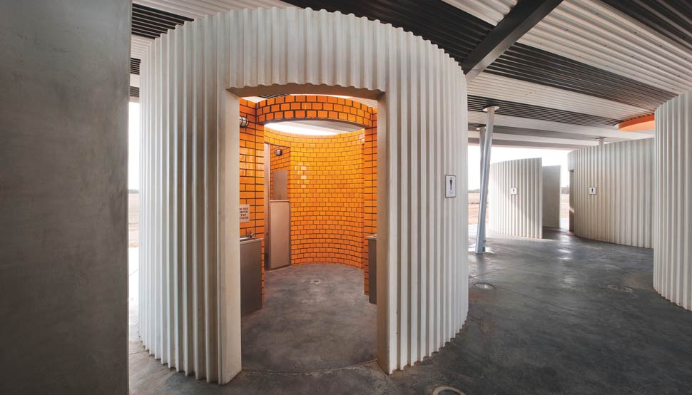 Calder Woodburn Rest Area (CWRA) located on approach to Shepparton from Melbourne on the Goulburn Valley Highway, uses roofing and celing cladding made from COLORBOND® steel in the colours Nightsky® and Surfmist®