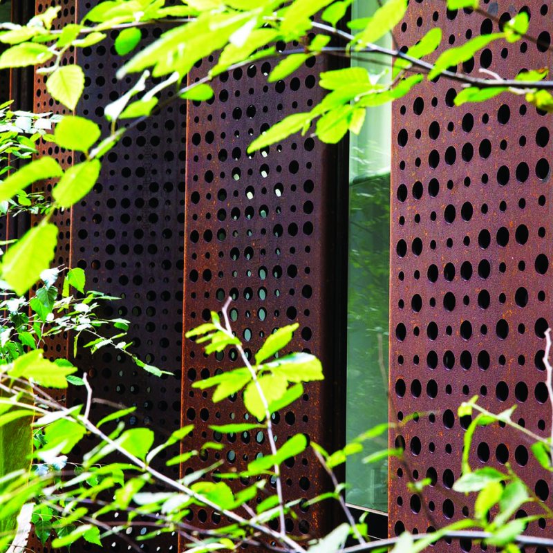 The cladding, made from REDCOR® weathering steel in the steel grade HW350A was chosen for Iglu Central Student Accommodation, to give the building a striking identity, and for its low maintenance requirements.