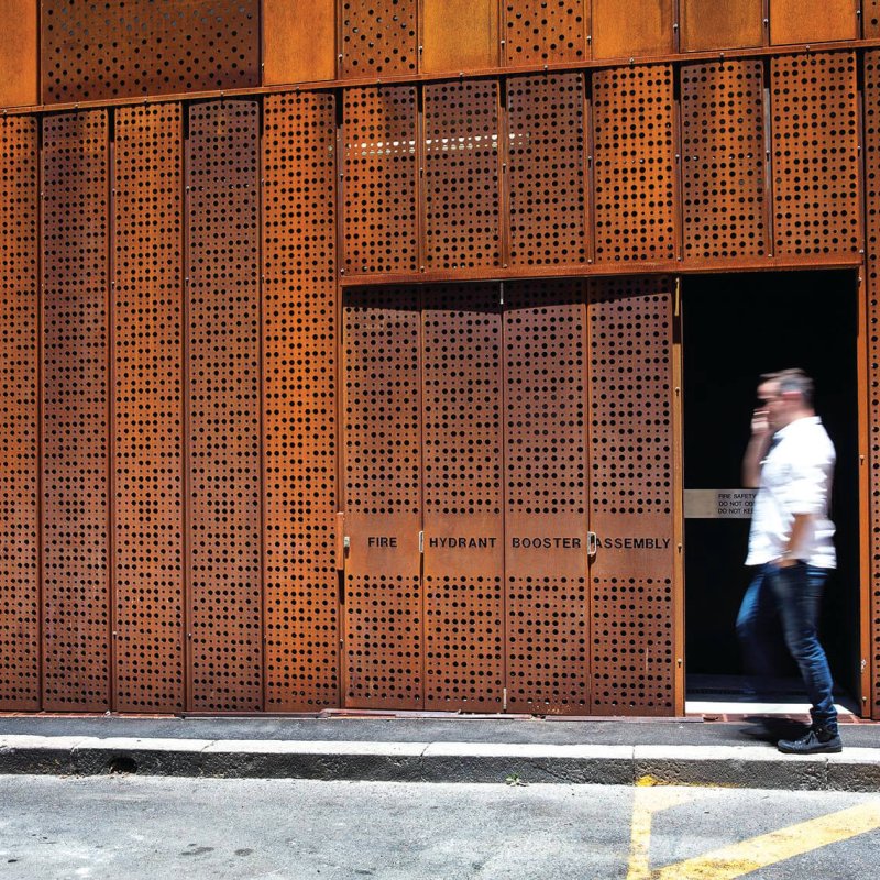 The cladding, made from REDCOR® weathering steel in the steel grade HW350A was chosen for Iglu Central Student Accommodation, to give the building a striking identity, and for its low maintenance requirements.