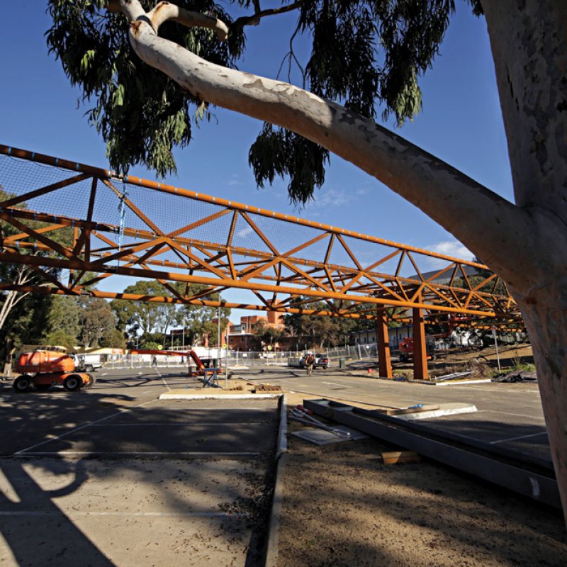 Deakin University Pedestrian Bridge contains approximately 200 tonnes of BlueScope REDCOR® weathering steel in grade WR350L0 and HW350.