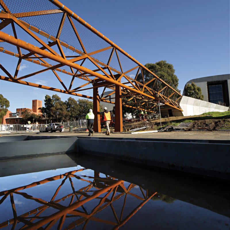 Deakin University Pedestrian Bridge contains approximately 200 tonnes of BlueScope REDCOR® weathering steel in grade WR350L0 and HW350.