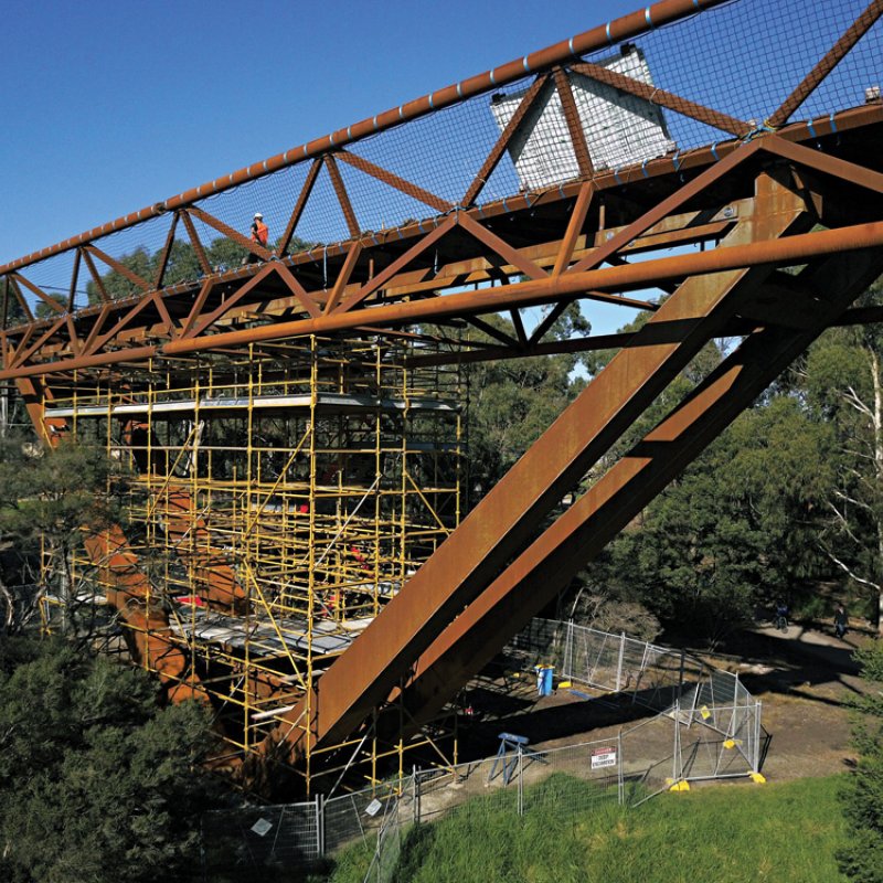 Deakin University Pedestrian Bridge contains approximately 200 tonnes of BlueScope REDCOR® weathering steel in grade WR350L0 and HW350.