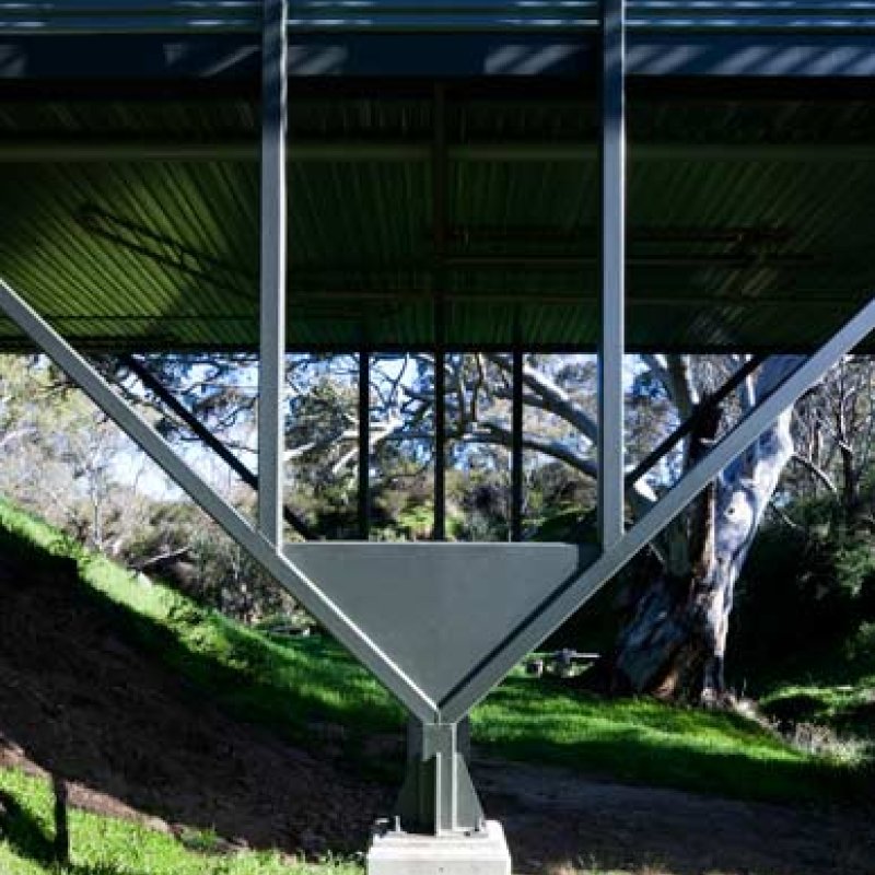 Bridge House has roofing, cladding flashing, cappings and gutters made from COLORBOND® steel in the colour Windspray® and flooring made from LYSAGHT BONDEK® profile under concrete slab.