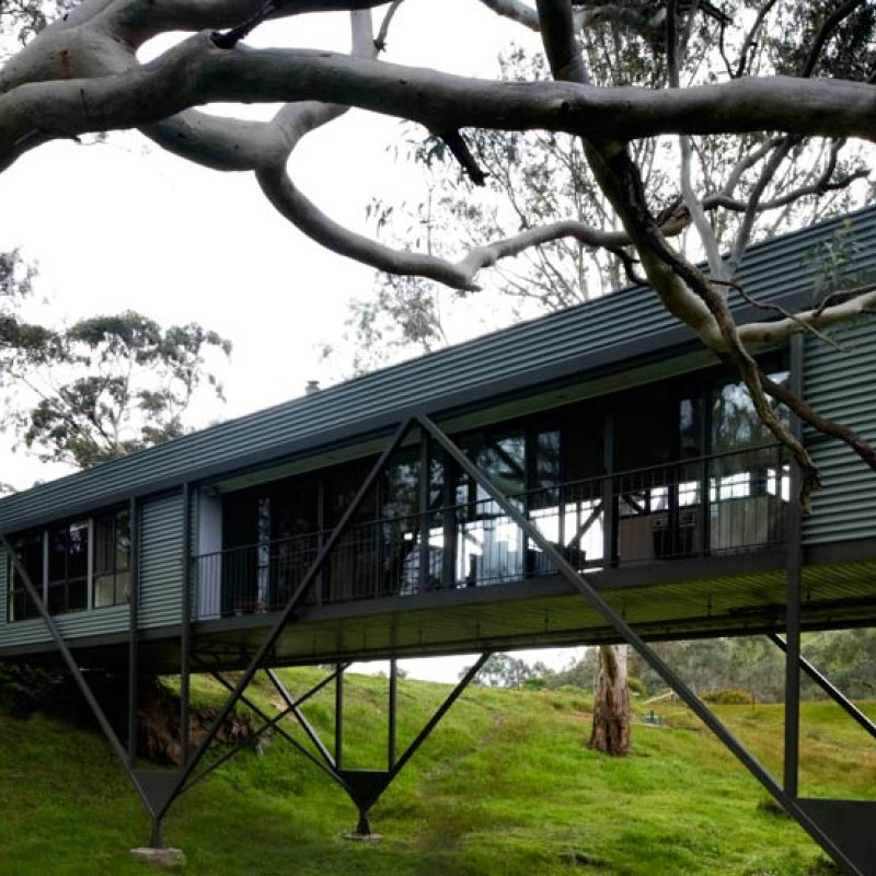 Bridge House has roofing, cladding flashing, cappings and gutters made from COLORBOND® steel in the colour Windspray® and flooring made from LYSAGHT BONDEK® profile under concrete slab.