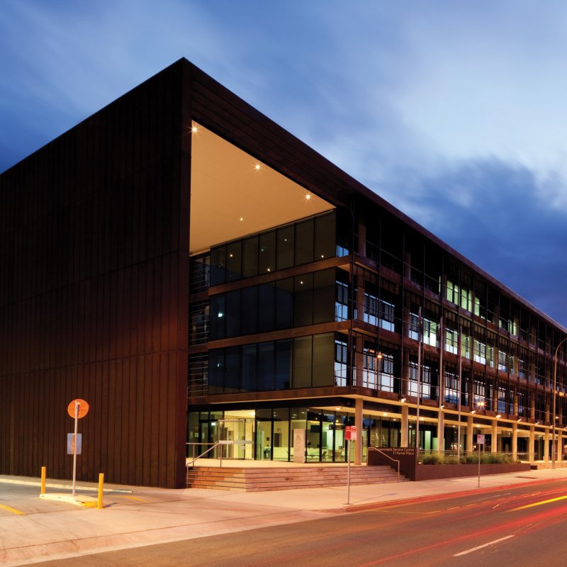 The cladding, including the customised sunscreen louvres on the street facade is made from REDCOR® weathering steel grade HW350A