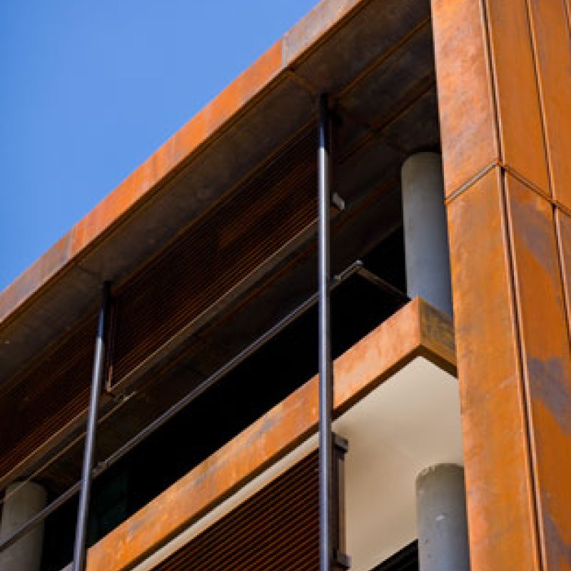 The cladding, including the customised sunscreen louvres on the street facade is made from REDCOR® weathering steel grade HW350A