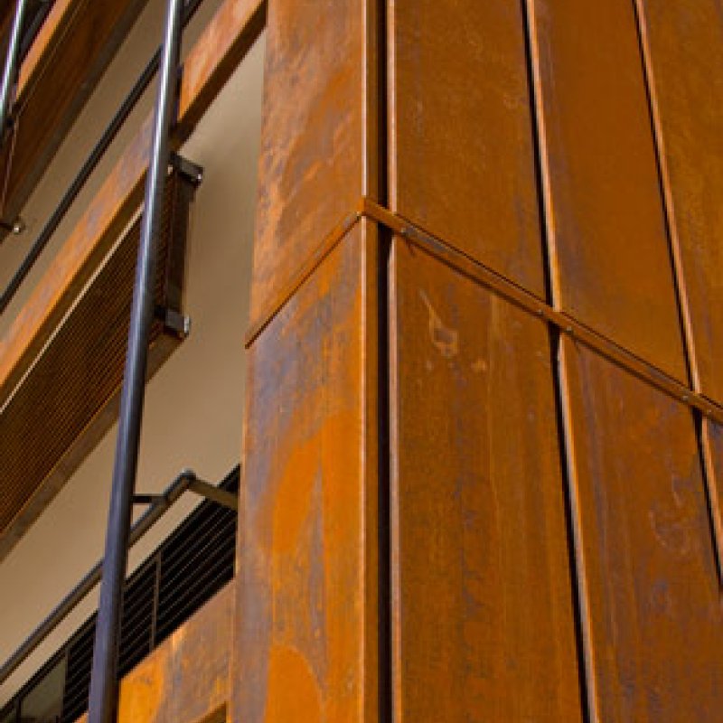 The cladding, including the customised sunscreen louvres on the street facade is made from REDCOR® weathering steel grade HW350A