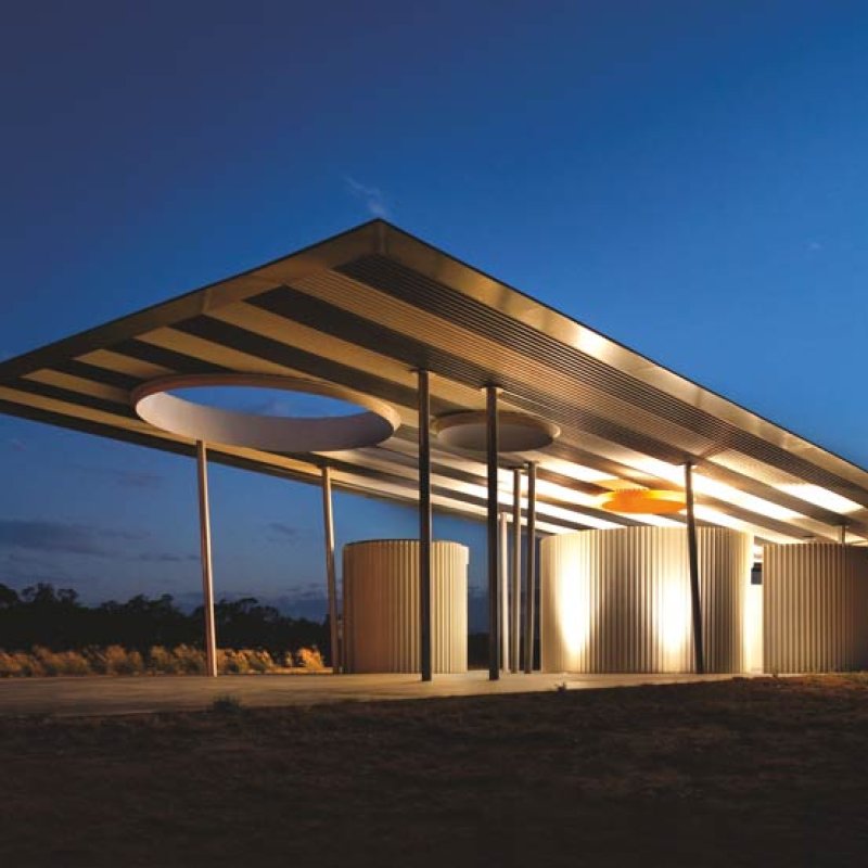 Calder Woodburn Rest Area (CWRA) located on approach to Shepparton from Melbourne on the Goulburn Valley Highway, uses roofing and celing cladding made from COLORBOND® steel in the colours Nightsky® and Surfmist®