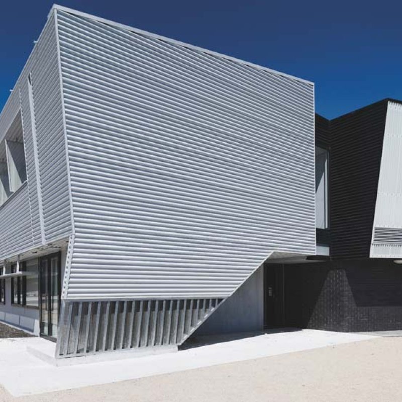 Dandenong High School is clad in Stramit Longspan® made from COLORBOND® steel in the lighter Shale Grey™ facing the sun, while the darker Night Sky® faces the shade.