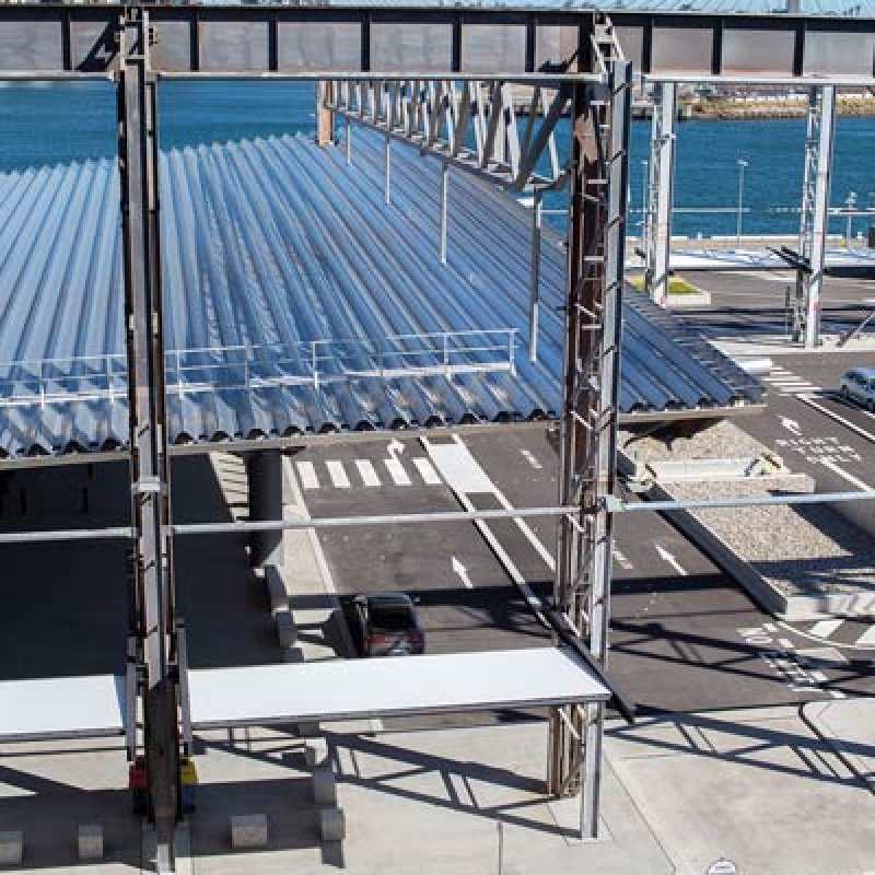 White Bay Cruise Terminal uses Fielders ARAMAX® profile aluminium roof; BlueScope steel plate used throughout, including to fabricate the long-span, curved roof purlins; LYSAGHT® purlins and girts