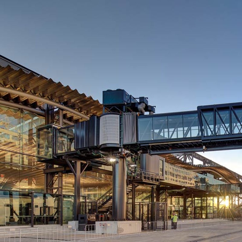 White Bay Cruise Terminal uses Fielders ARAMAX® profile aluminium roof; BlueScope steel plate used throughout, including to fabricate the long-span, curved roof purlins; LYSAGHT® purlins and girts