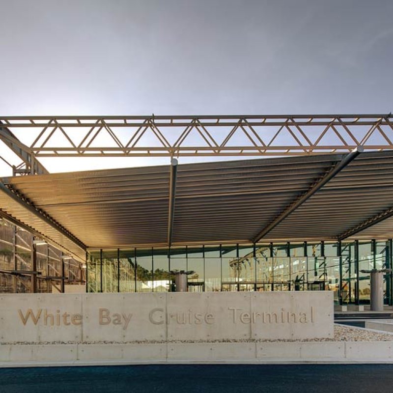 White Bay Cruise Terminal uses Fielders ARAMAX® profile aluminium roof; BlueScope steel plate used throughout, including to fabricate the long-span, curved roof purlins; LYSAGHT® purlins and girts